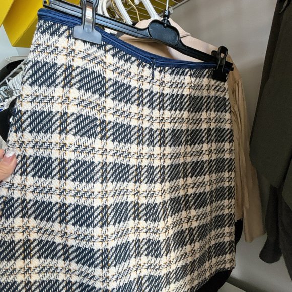 BRAND NEW SANDRO SET, JACKET AND SKIRT, SIZE M, price is for whole set - Picture 7 of 13